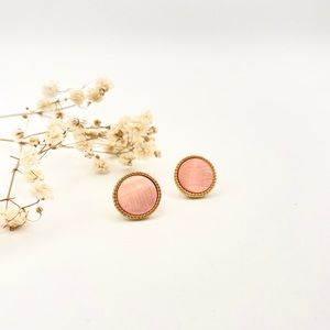 Earrings stud gold and pink.
